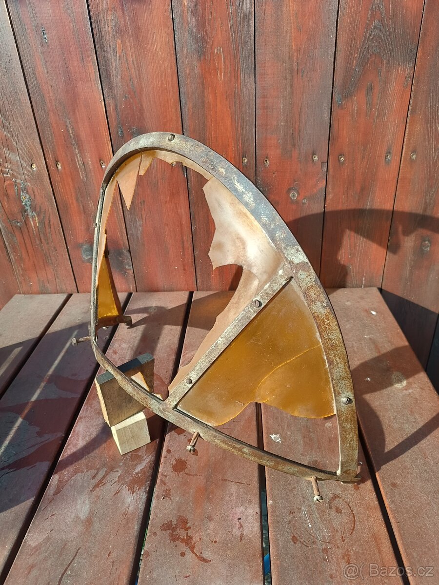 Plexi k předválečnému plechovému sidekaru