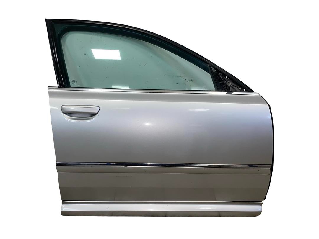 Pravé přední dveře stříbrná metalíza LY7W Audi A8 4E D3 05