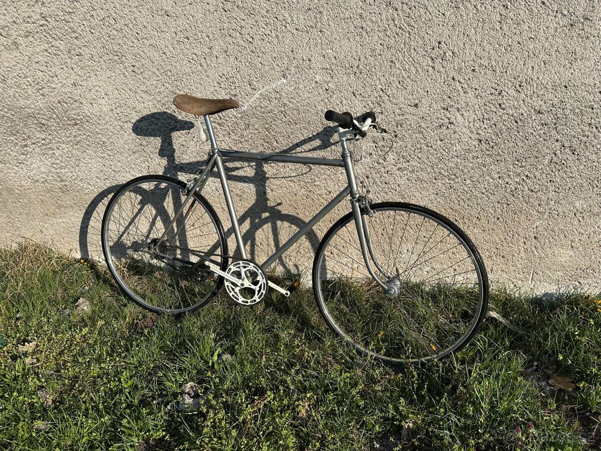 Silniční kolo Favorit / Retro kolo