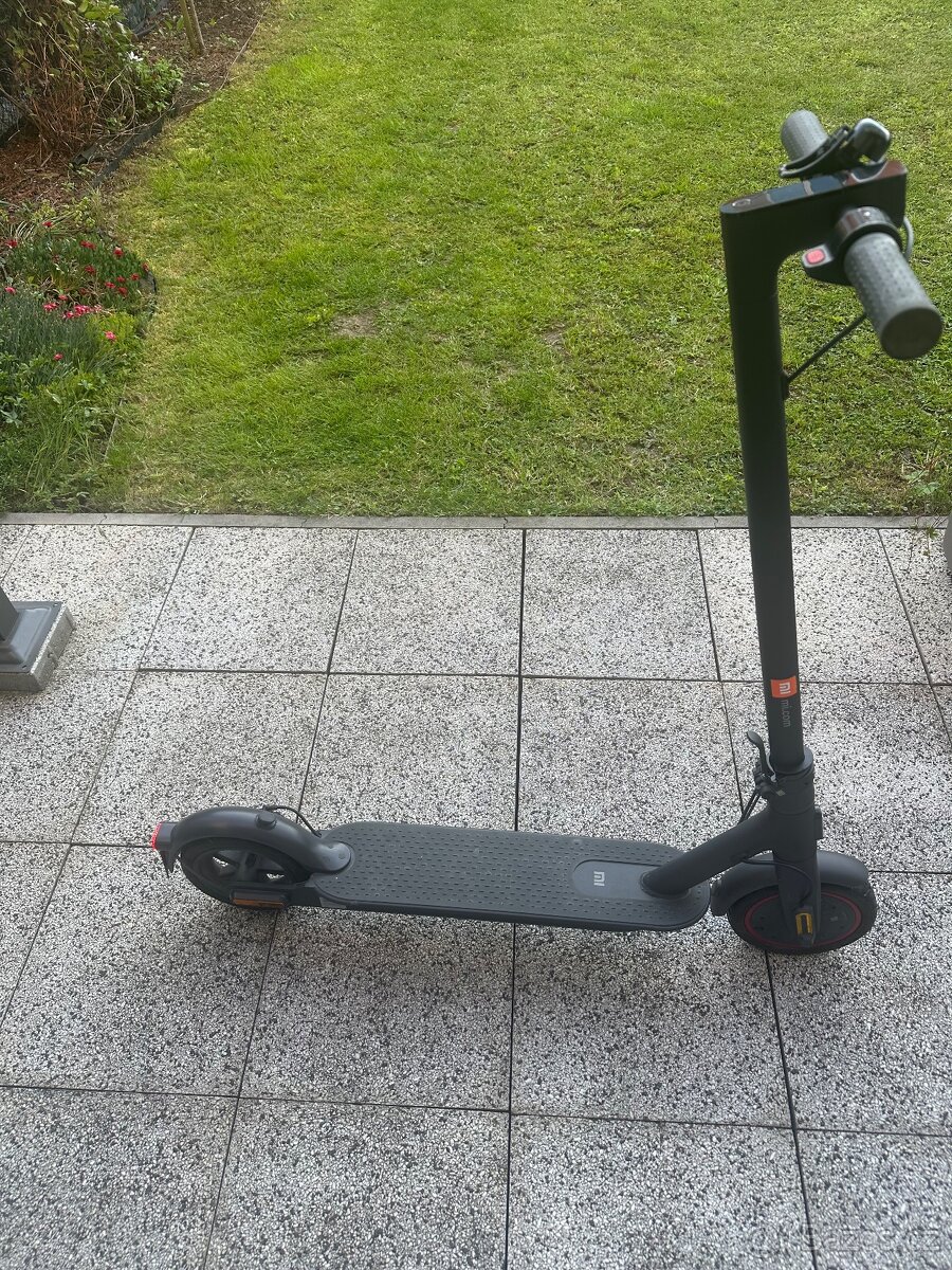 Elektrická koloběžka Xiaomi Mi Electric Scooter Pro 2