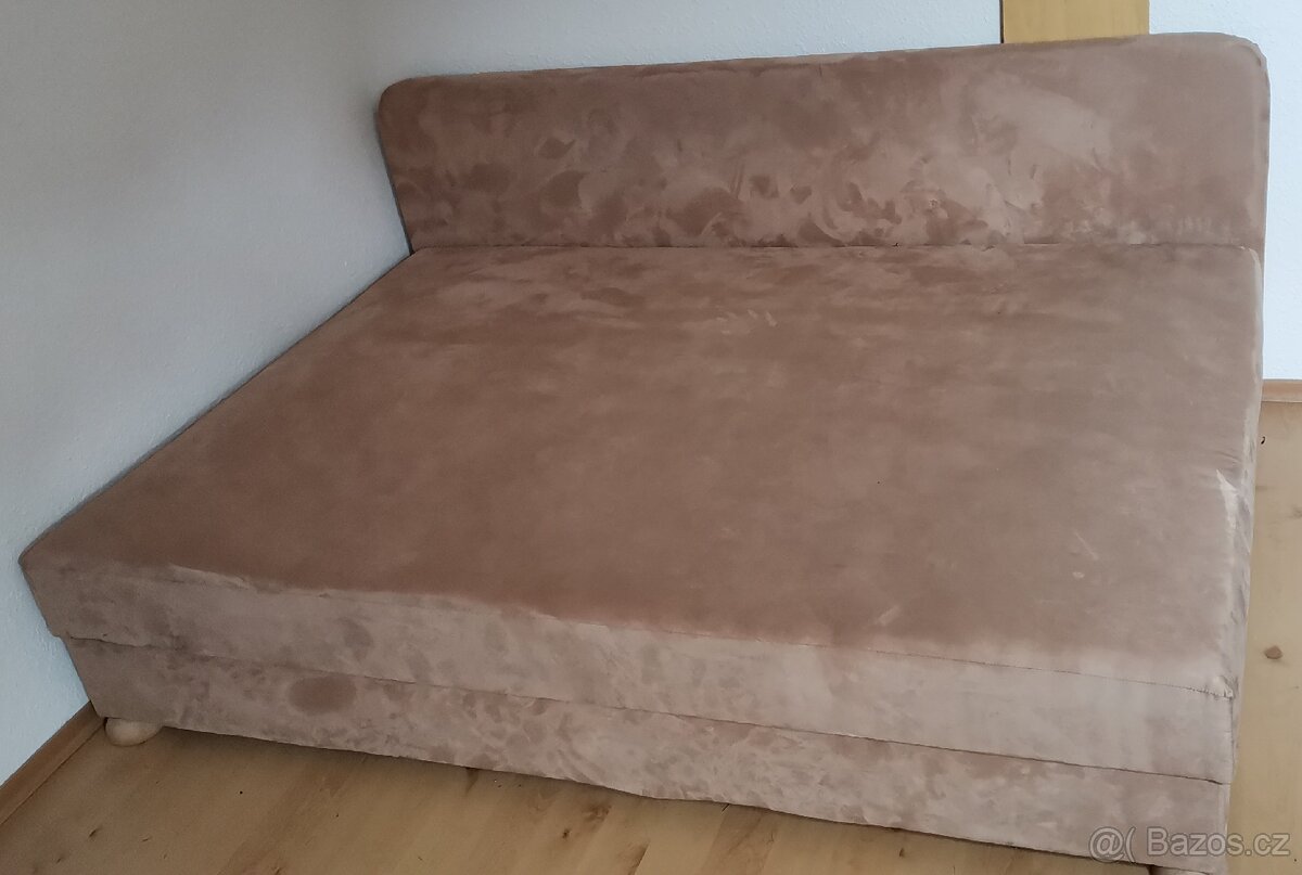 Lamelová kvalitní postel 140x200 v super potahu