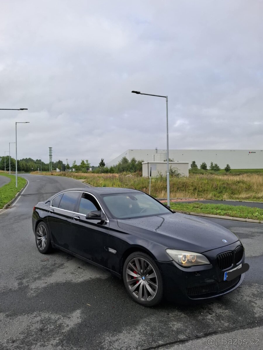 BMW F01 750i 300kw M-Packet najeto 185xxxkm