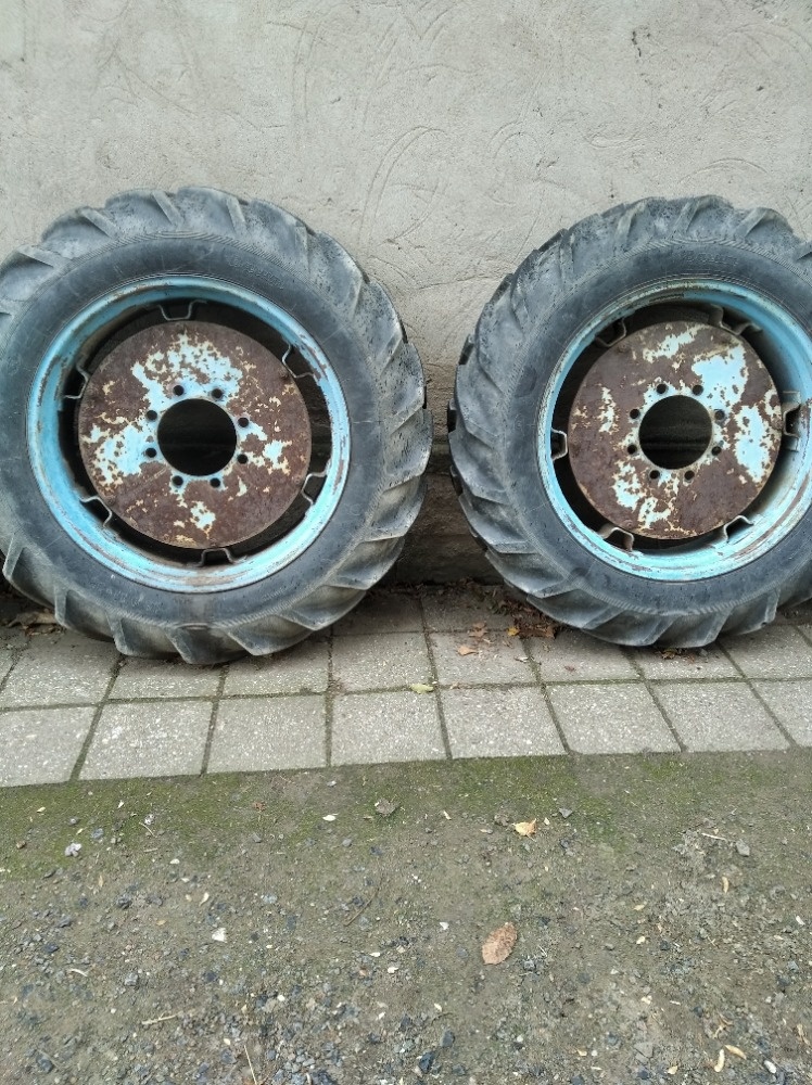 Prodám kola na ZETOR25K -12,4-32