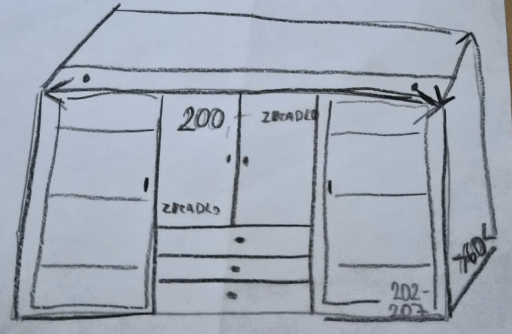 Velká skříň se zrcadlem