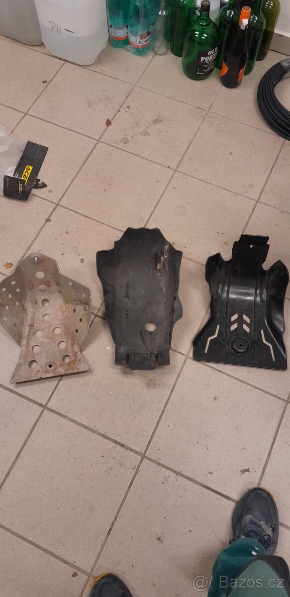 Kryt pod motory