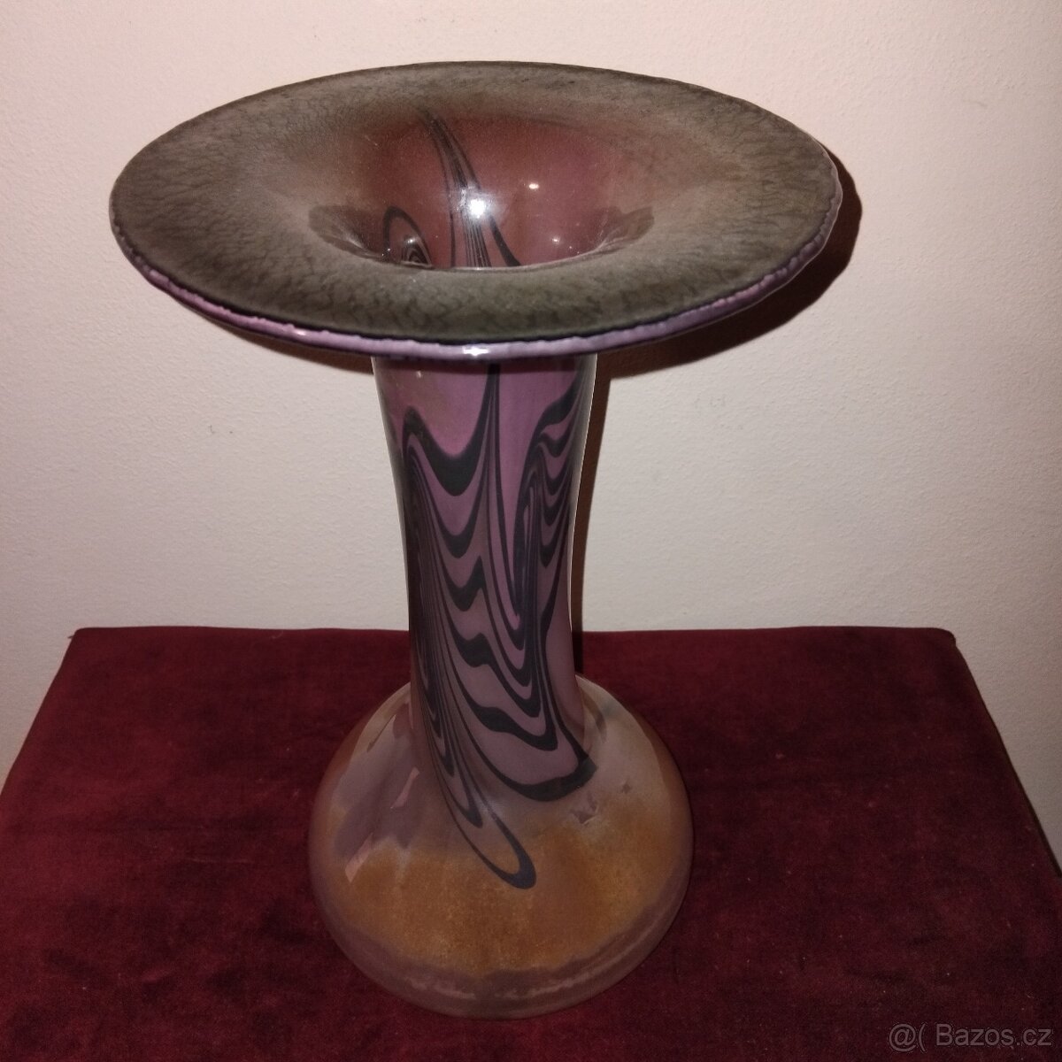 Váza - signováno.