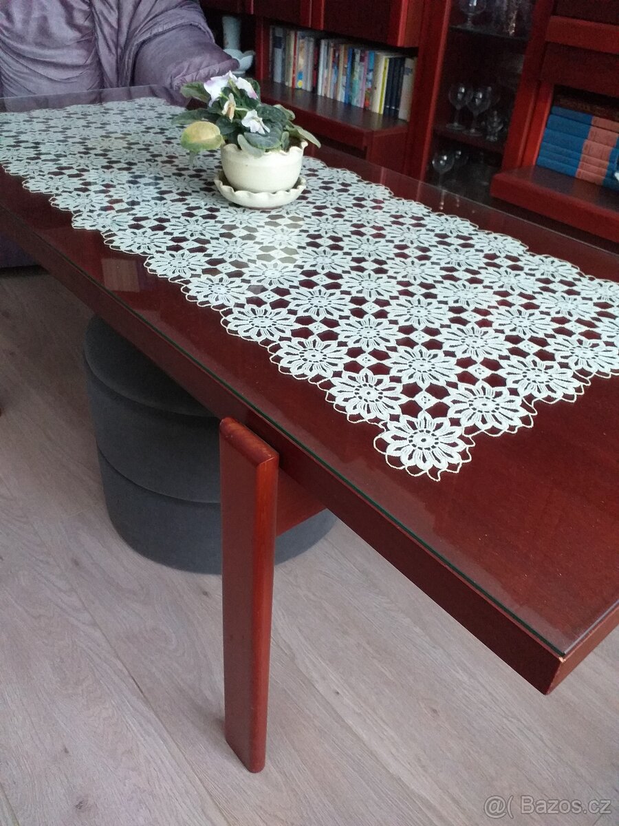 konferenční stolek