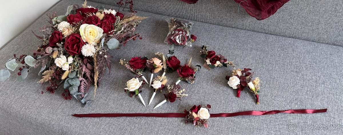 Umělé květiny např. na výzdobu svatby