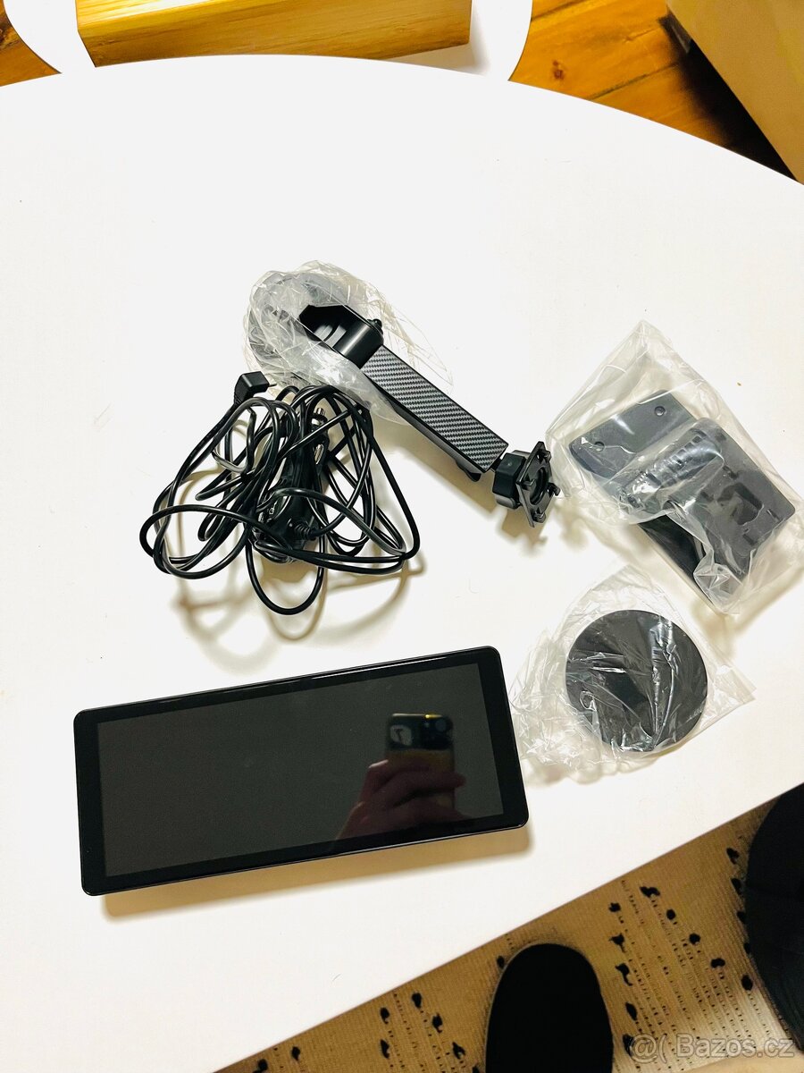 Monitor do auta značky CARCLEVER