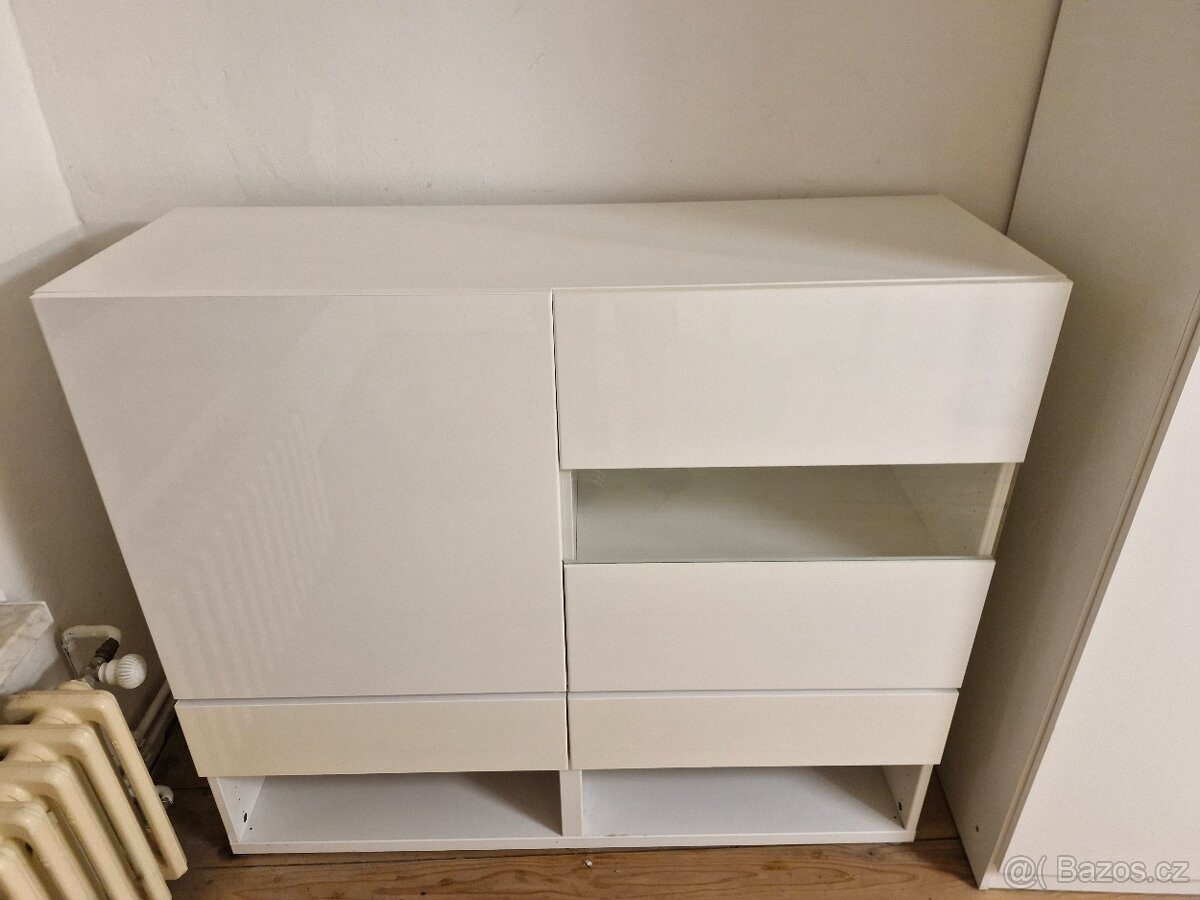 2ks skříněk postavených do setu