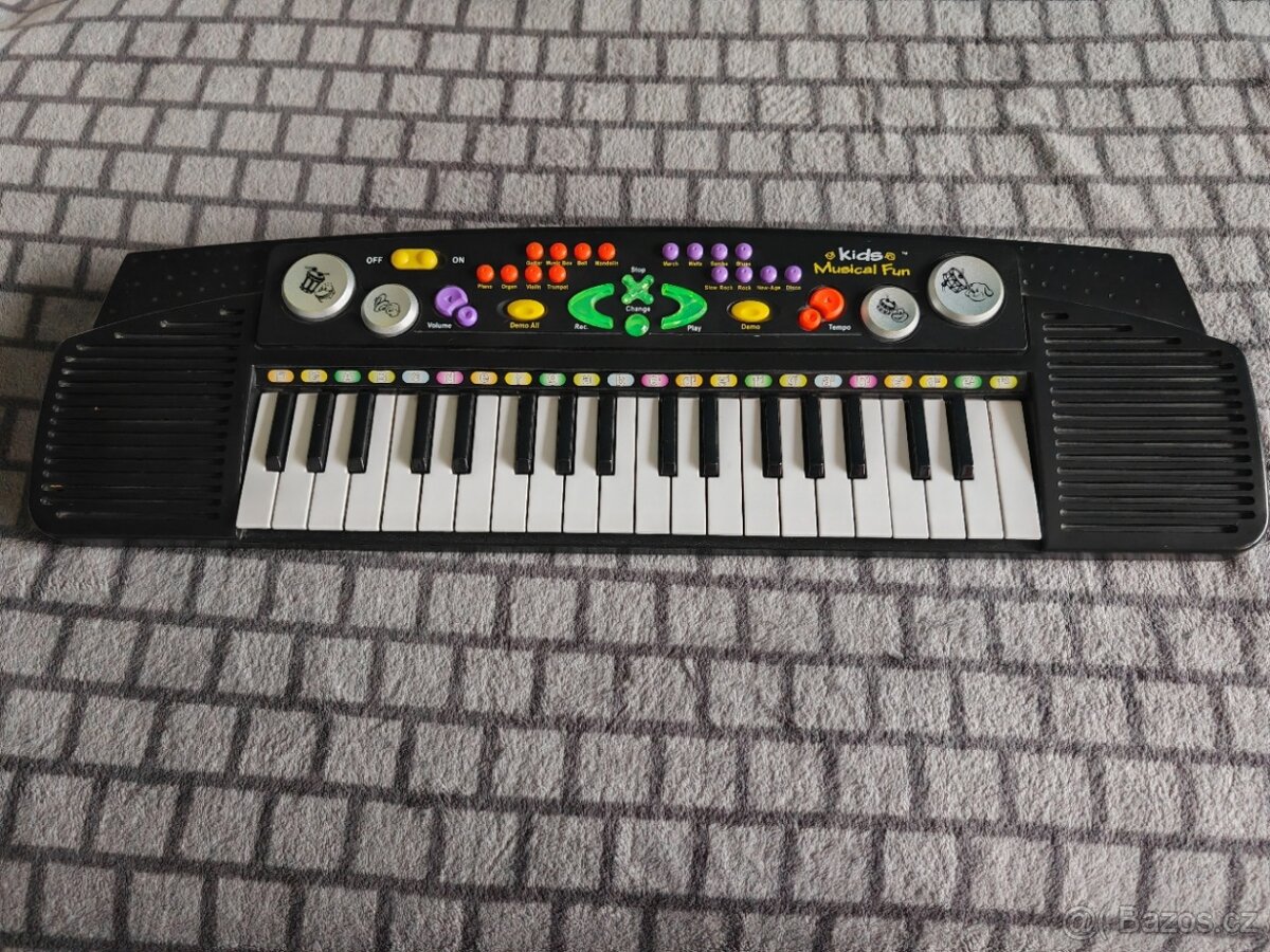 Dětské piano se spoustou funkcí a možností