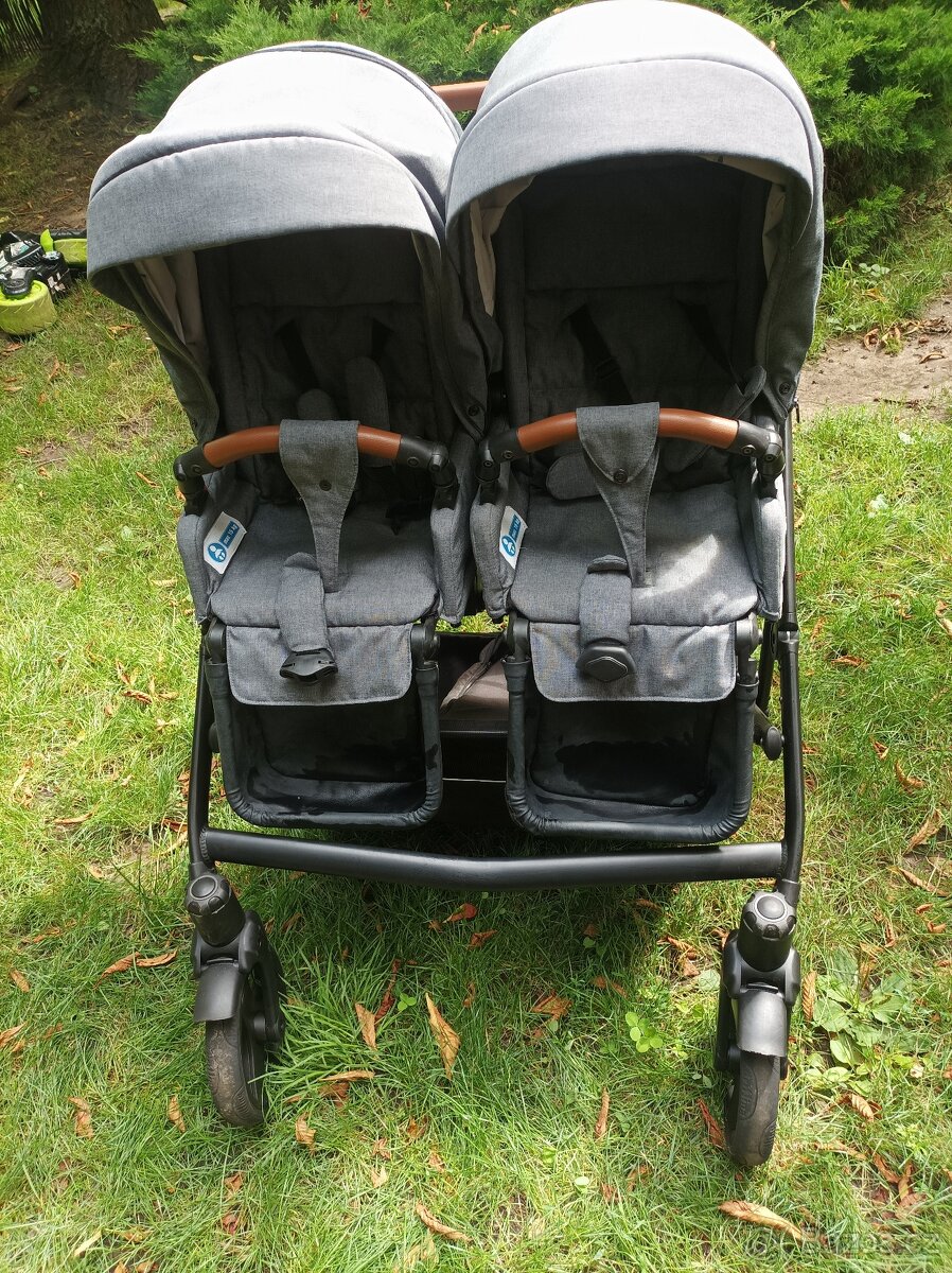 Sourozenecký kočárek / pro dvojčata (po servisu, jako nový)