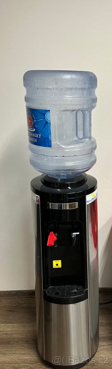 AUTOMAT NA VODU (teplá a studená voda) + stojan na barely