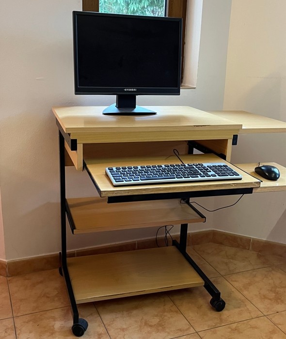 Počítačový stolek