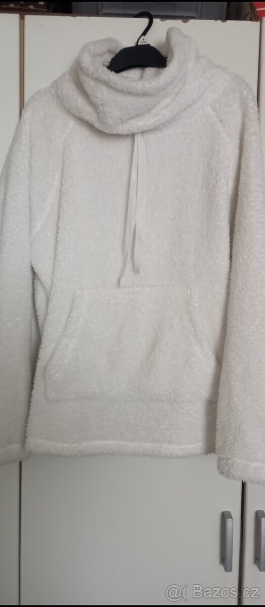 Krásná nová dámská chlupatá mikina
