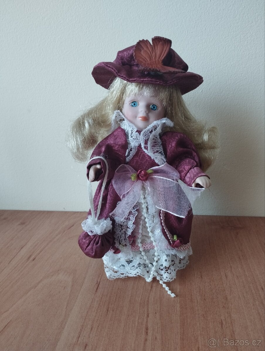 Porcelánová panenka