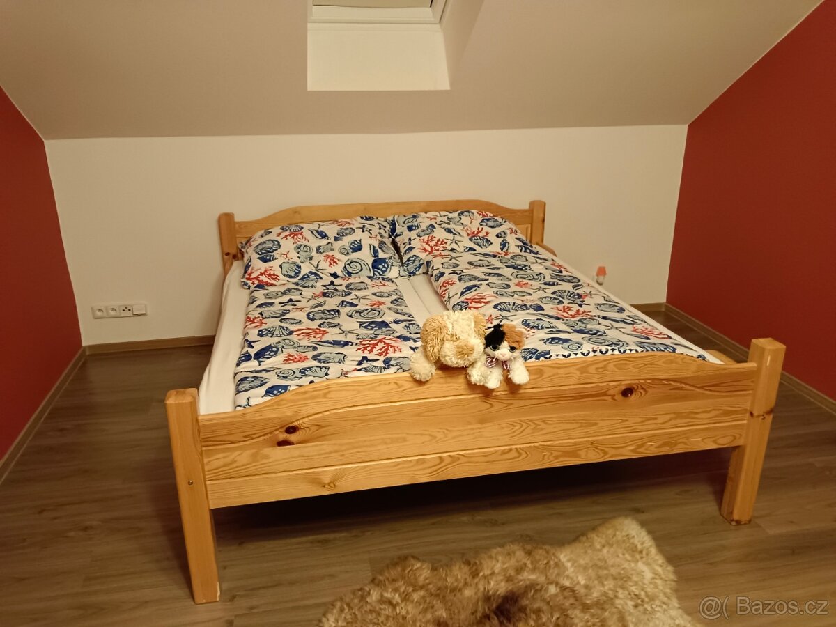 Postel dřevěná-masiv