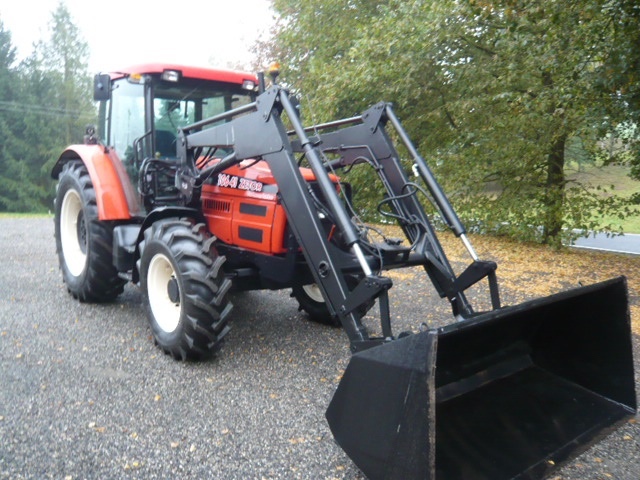 Zetor 10641 s reverzem + čelní nakladač TracLift 360