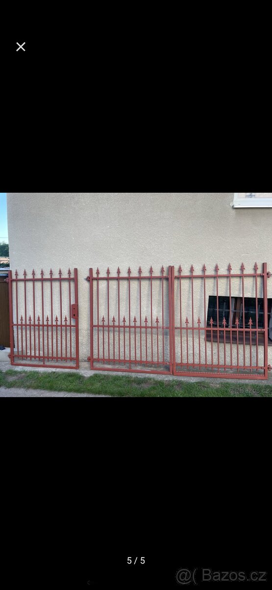 Vjezdové brana a branka nová.