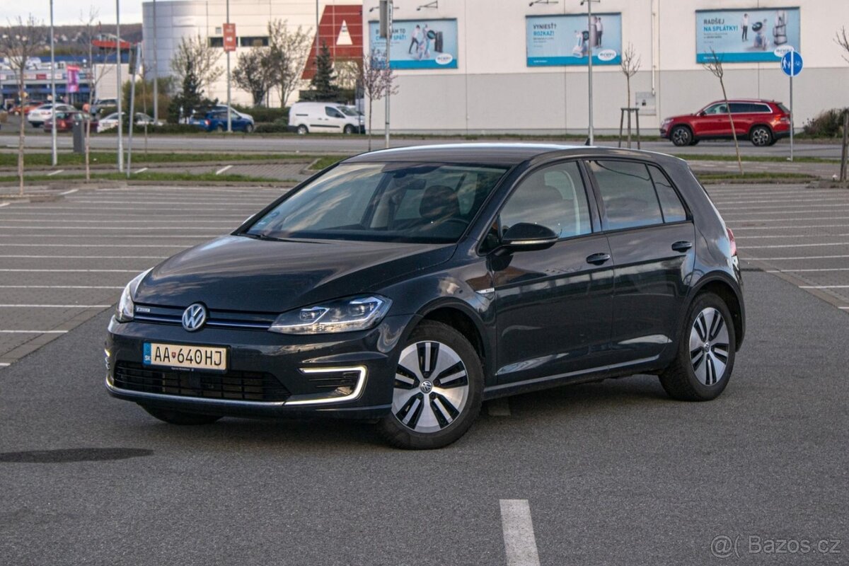 Volkswagen Golf e Šedá/ sivá