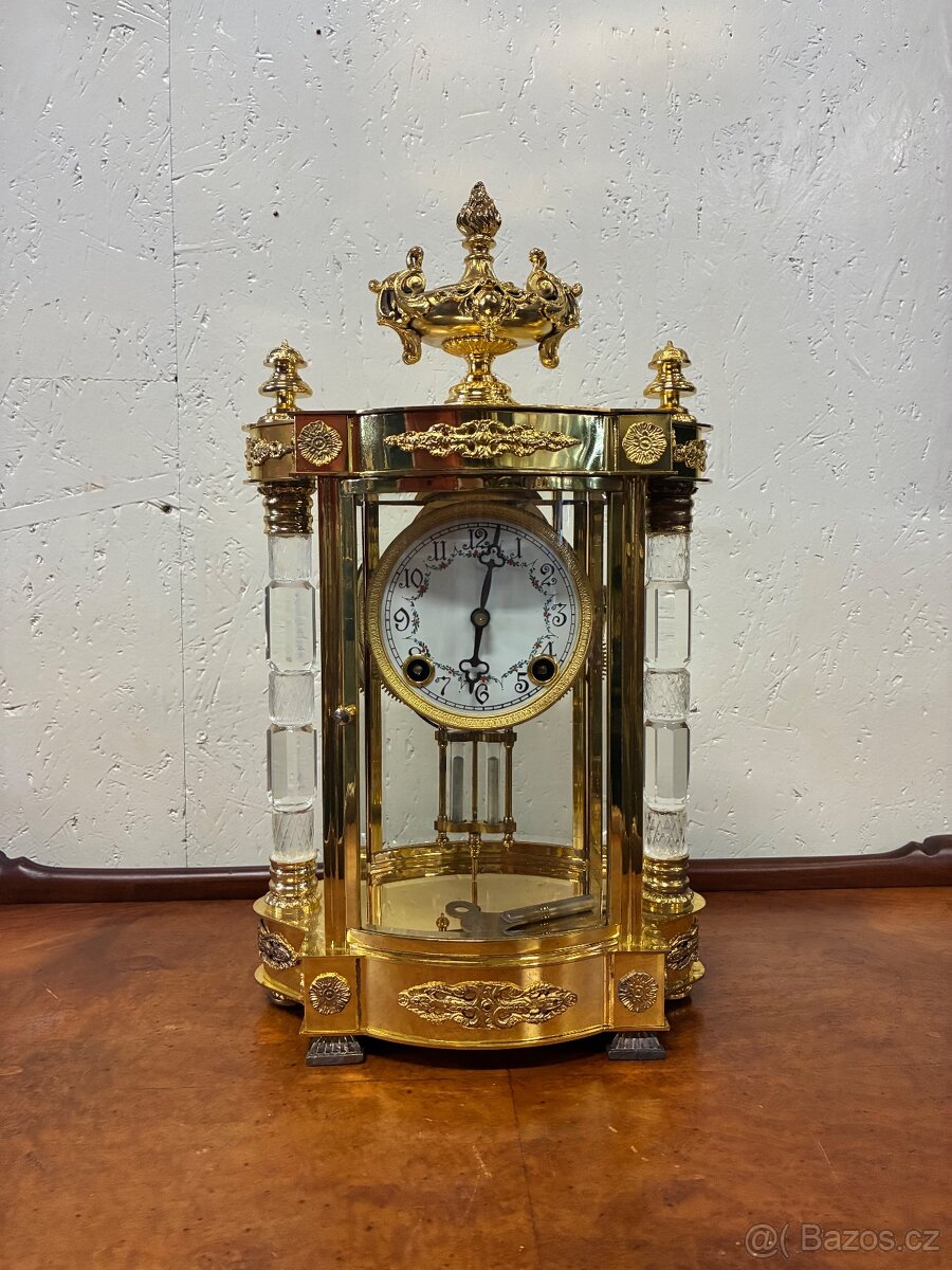 Francouzské hodiny Baccarat