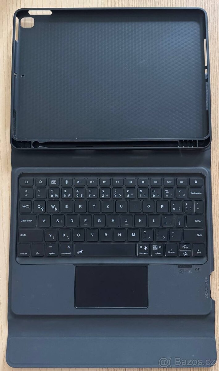 Pouzdro na tablet s klávesnicí RhinoTech na Apple iPad 10.2