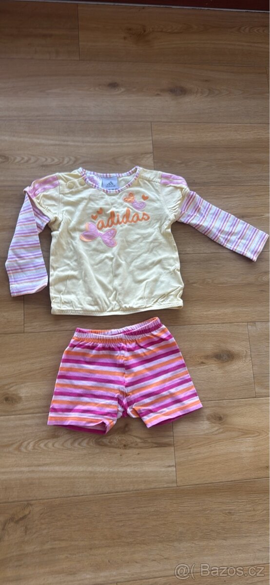 Krasne tricko adidas a kratasy, vel. 6-9 mesicu.
