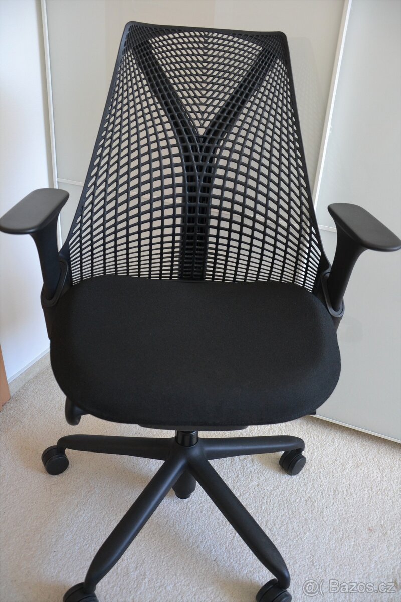 Kancelářská židle Herman Miller Sayl (PC 17800,-)
