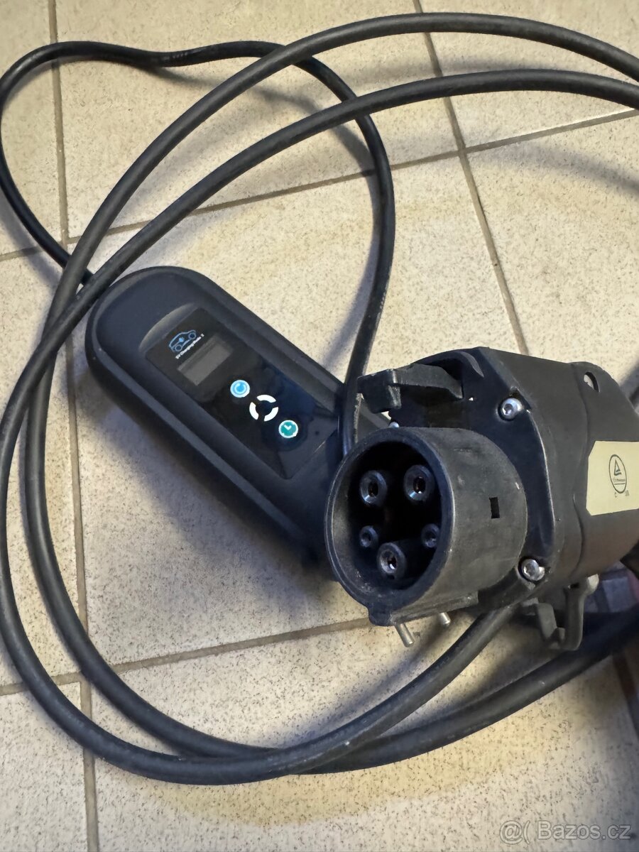 Nabíječka elektromobilů 230V Type 1 8-16A