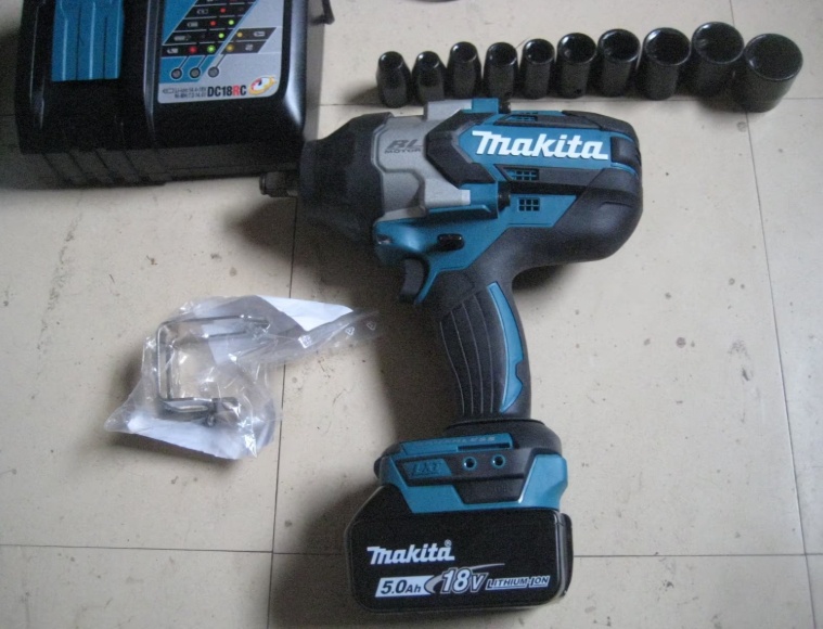 Nový Akurázový utahovák Makita DTW 1002Z 18 V