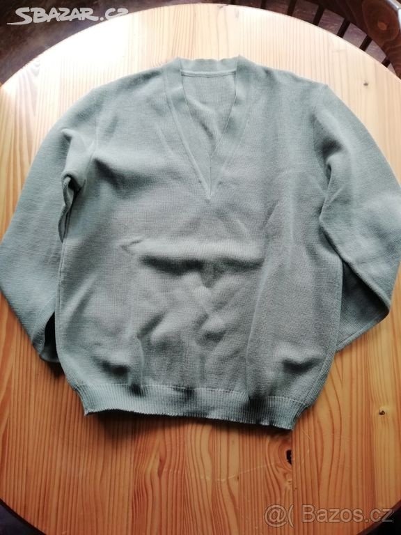 Vojenské zelené svetry