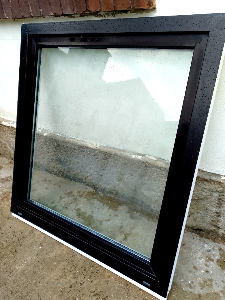 Okno 115 x 123 cm  doprava