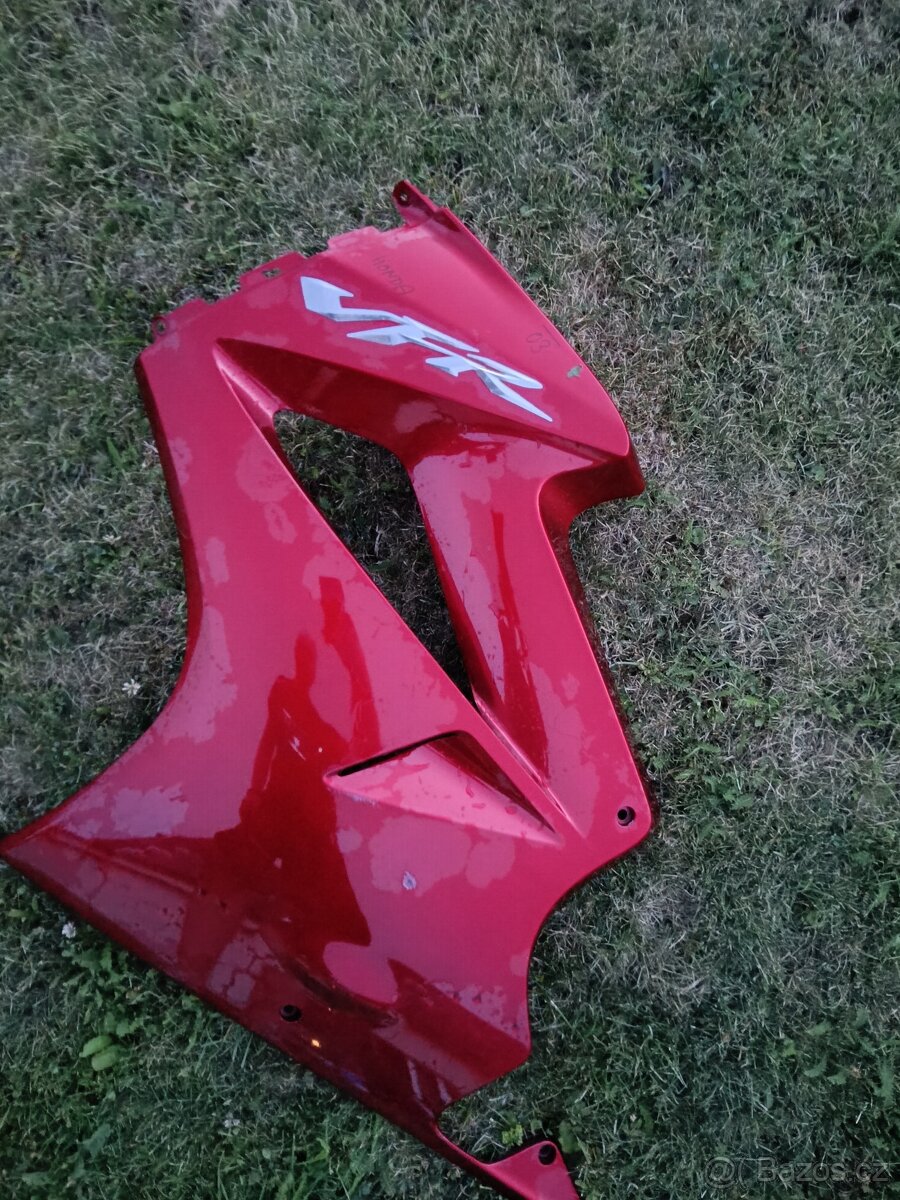 Boční kapota Honda VFR 800 vtec