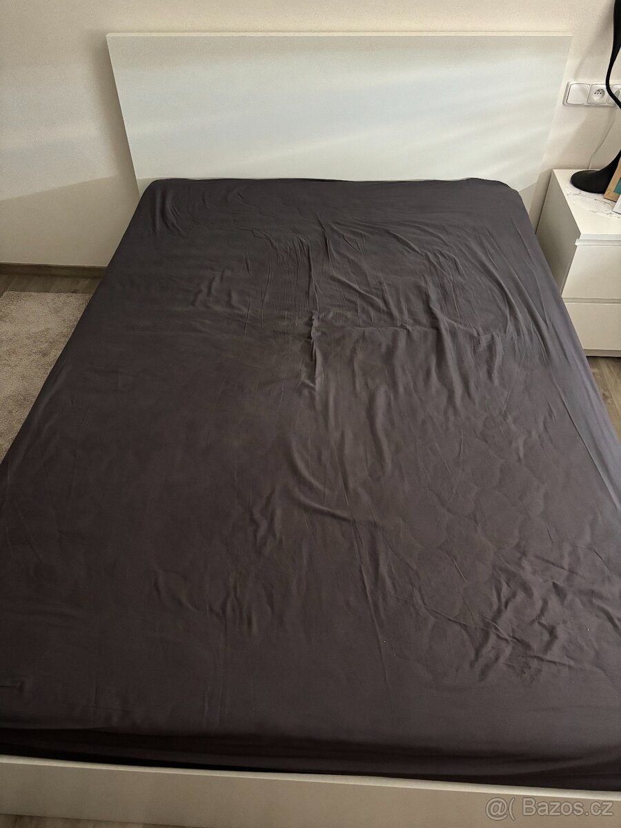 Postel 140x200, včetně roštu a matrace