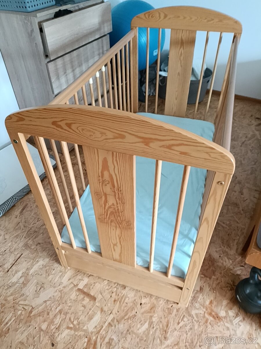 Dřevěná postýlka