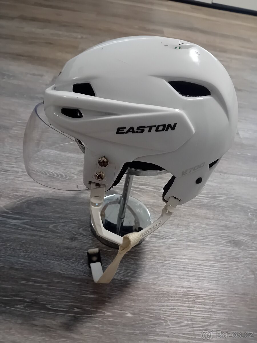 Hokejová přilba Easton E700