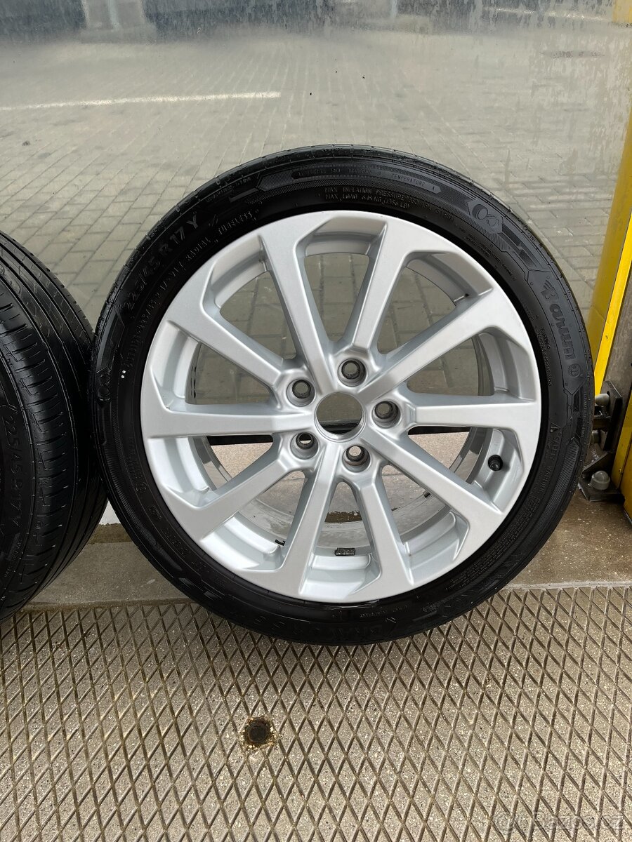 Prodám 4x alu "17" s pneu