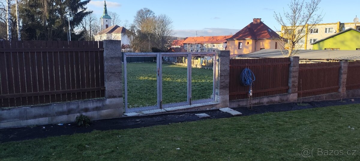 Nová atypická ručně vyrobená brána