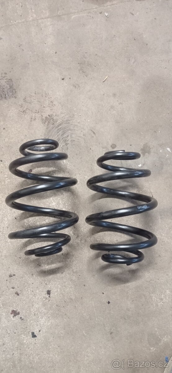 Zadní zesílené pružiny sag
