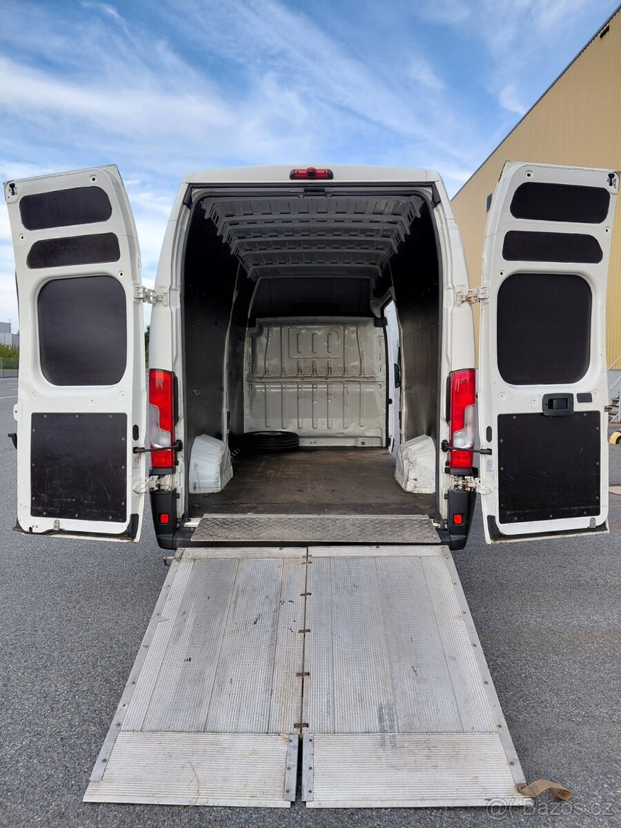 Na pronájem Dodávka L4H3 s nákladovou Rampou