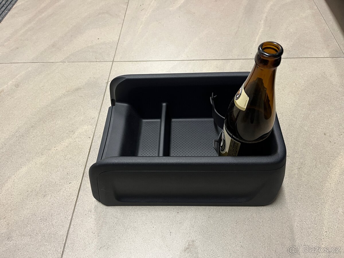 Držák nápojů a dalších drobností