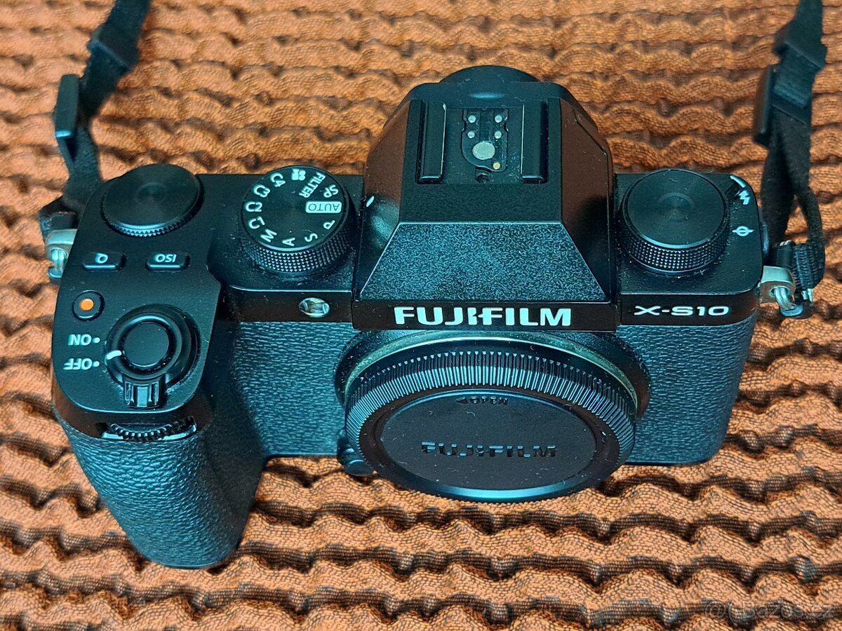 Fujifilm X-S10 tělo černý