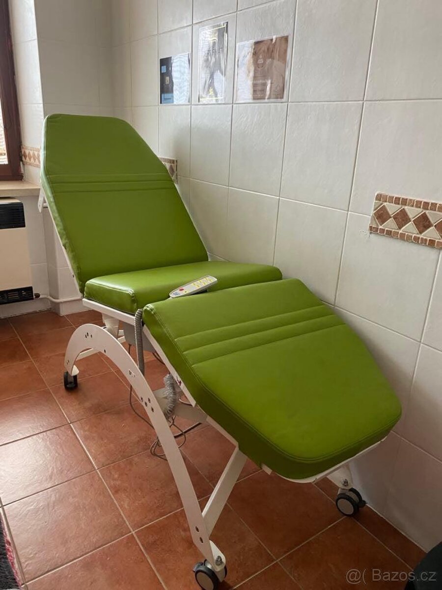 Polohovací elektrické lehátko