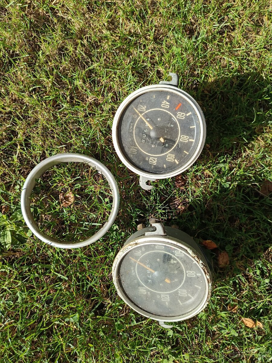 Staré tachometry VW brouk