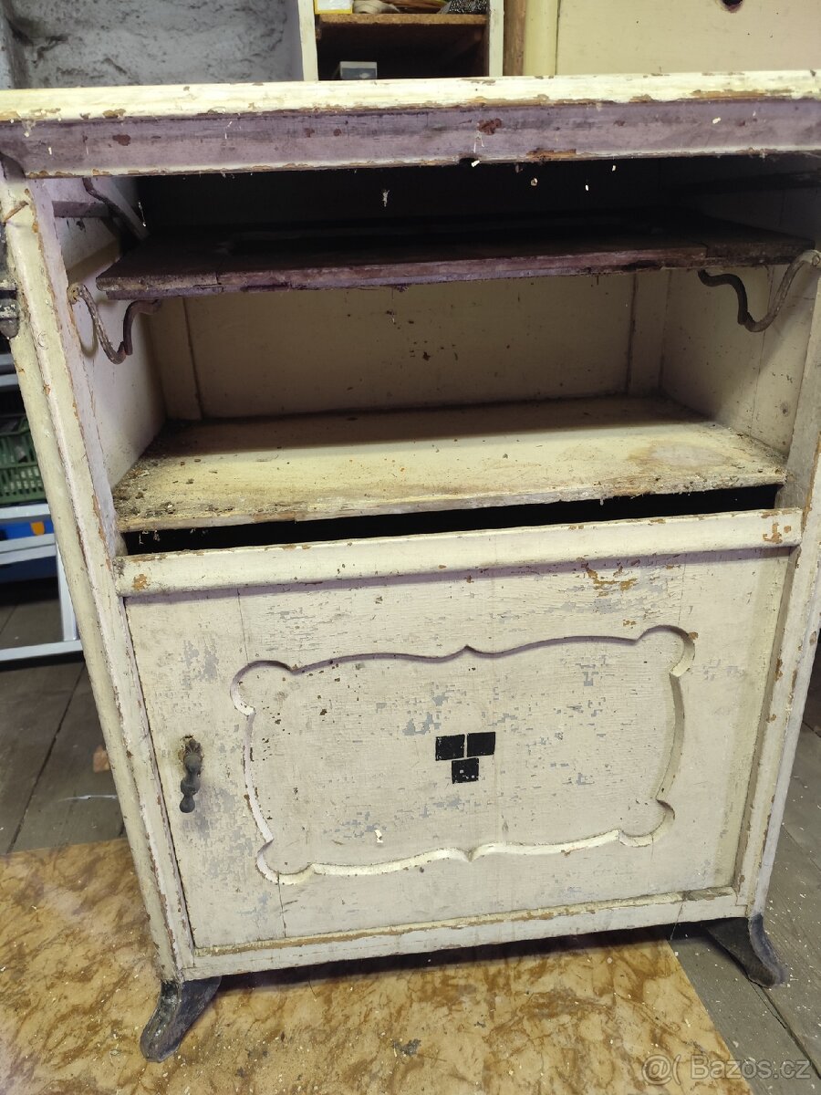 Stará skříňka