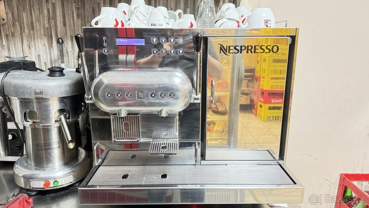 PROFESSIONAL Nespresso kávovar AGUILA 220