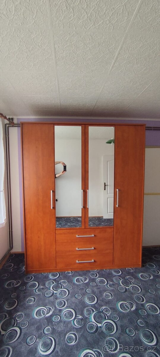 Šatní skříň