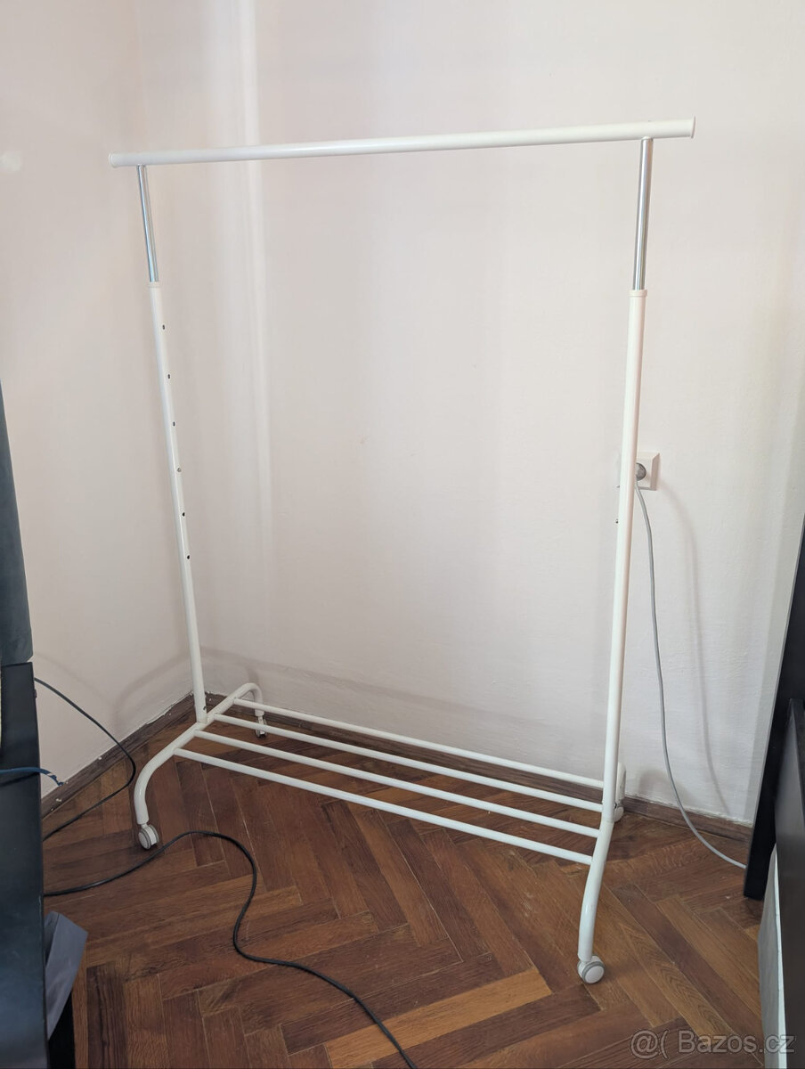 šatní stojan Rigga ikea