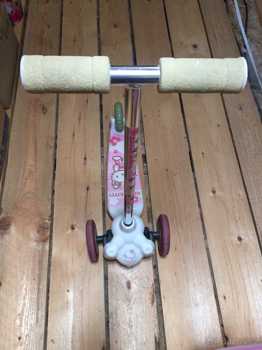 Dětská koloběžka HELLO KITTY
