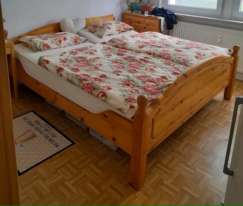 Manželská postel - borovice, bez roštů a matrací